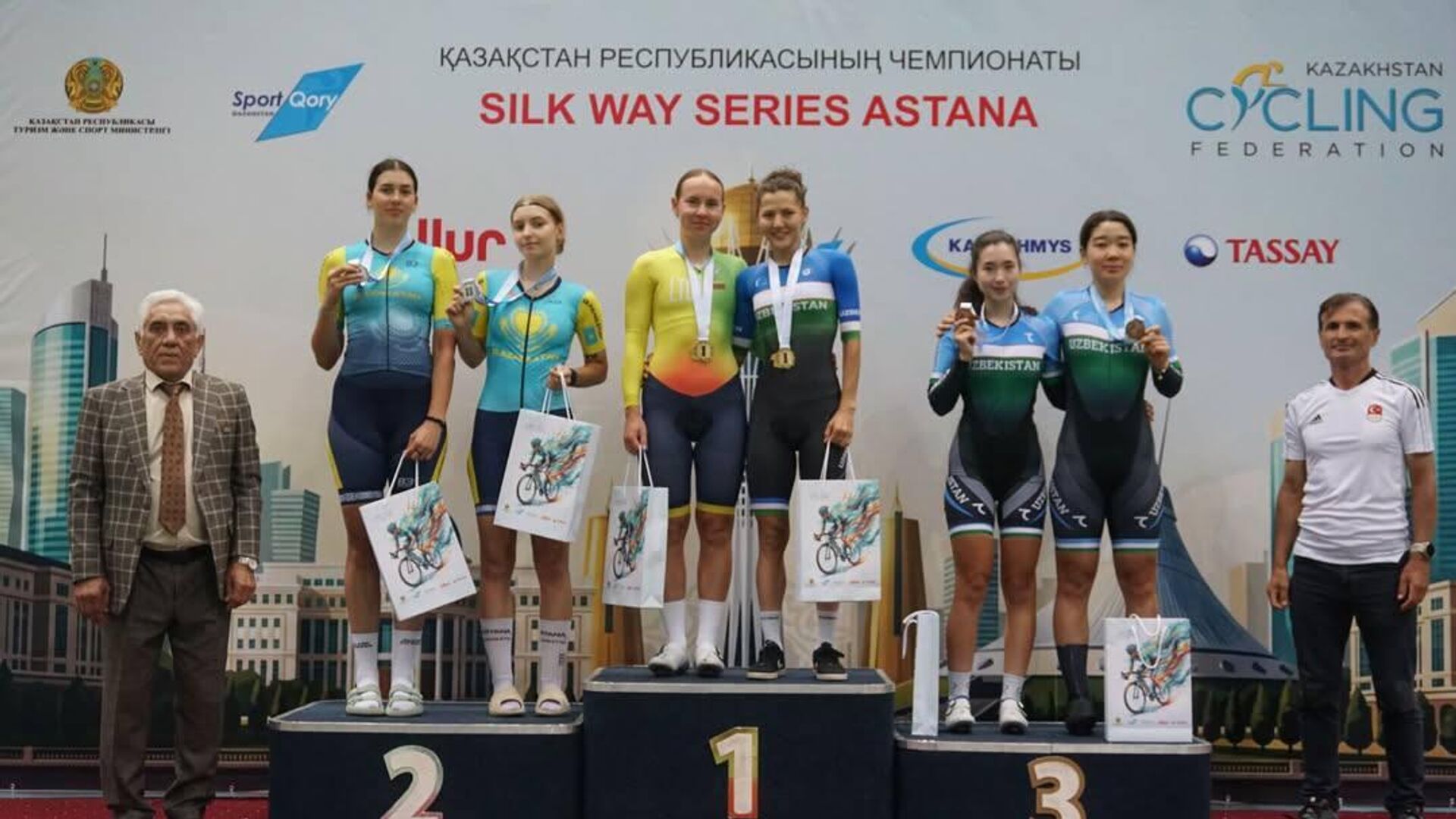 Велоспортсмены Узбекистана завершили первый этап турнира Silk Way Series Astana с пятью медалями - Sputnik Узбекистан, 1920, 17.05.2026