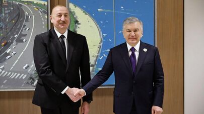 Шавкат Мирзиёев встретился с Ильхамом Алиевым в Баку