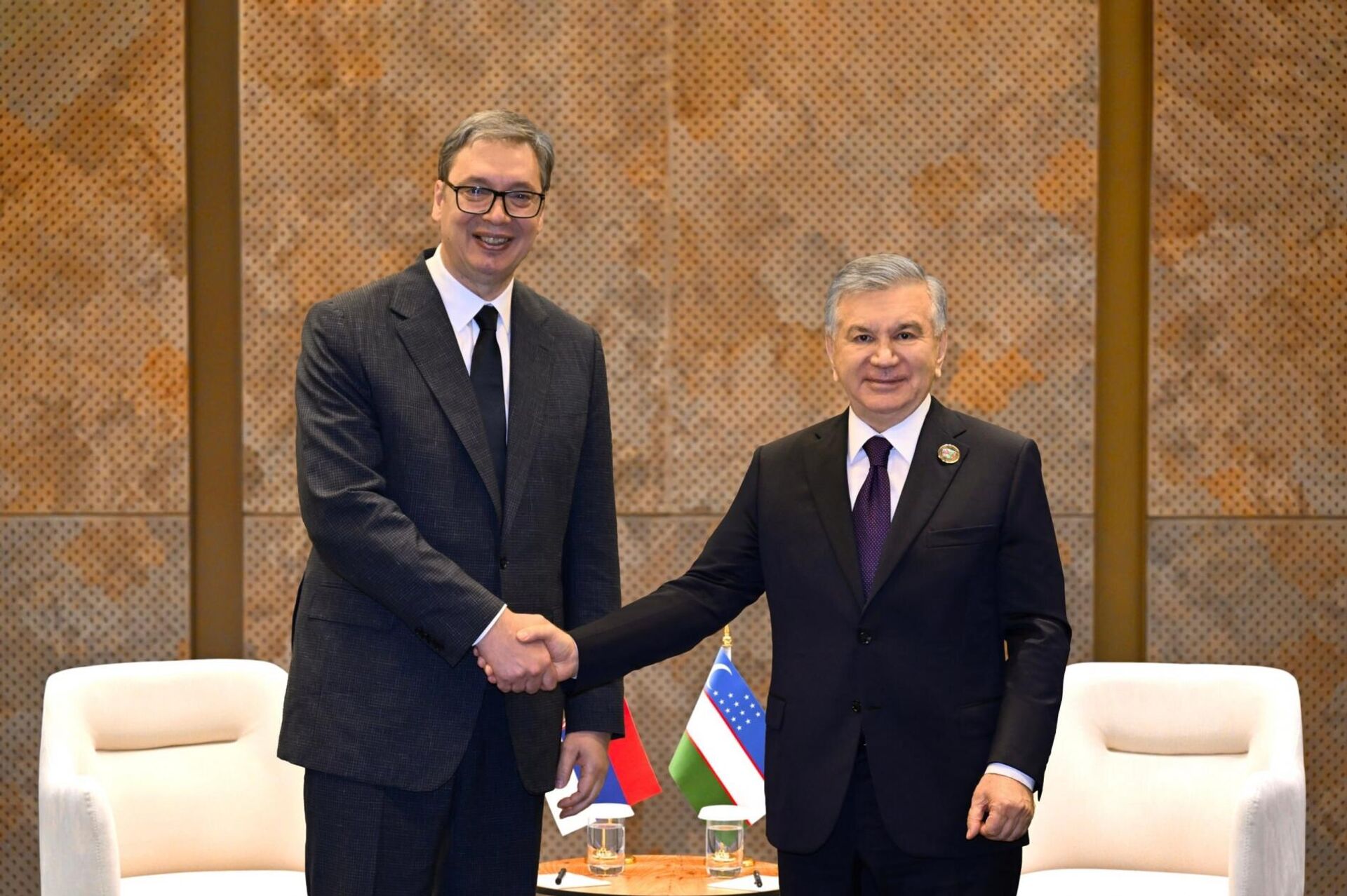 Mirziyoyev vstretilsya v Baku s Aliyevim, Vuchichem i predstavitelem OON - Sputnik O‘zbekiston, 1920, 19.05.2026
