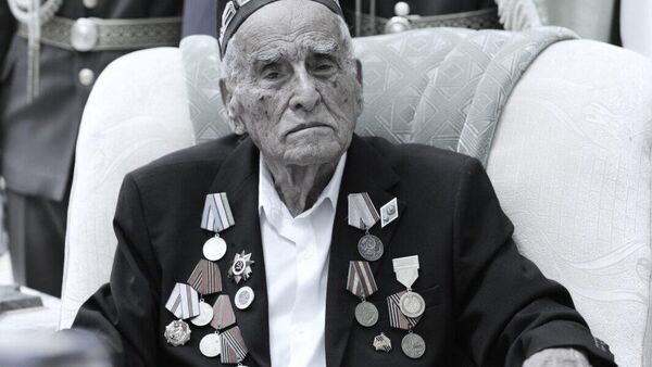 В Сурхандарьинской области в возрасте 105 лет ушел из жизни ветеран Второй мировой войны Шохимардон-бобо Хамраев - Sputnik Узбекистан