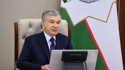 Шавкат Мирзиёев ознакомился с презентацией предложений по развитию автомобильной промышленности, расширению производственных мощностей и повышению конкурентоспособности отрасли.