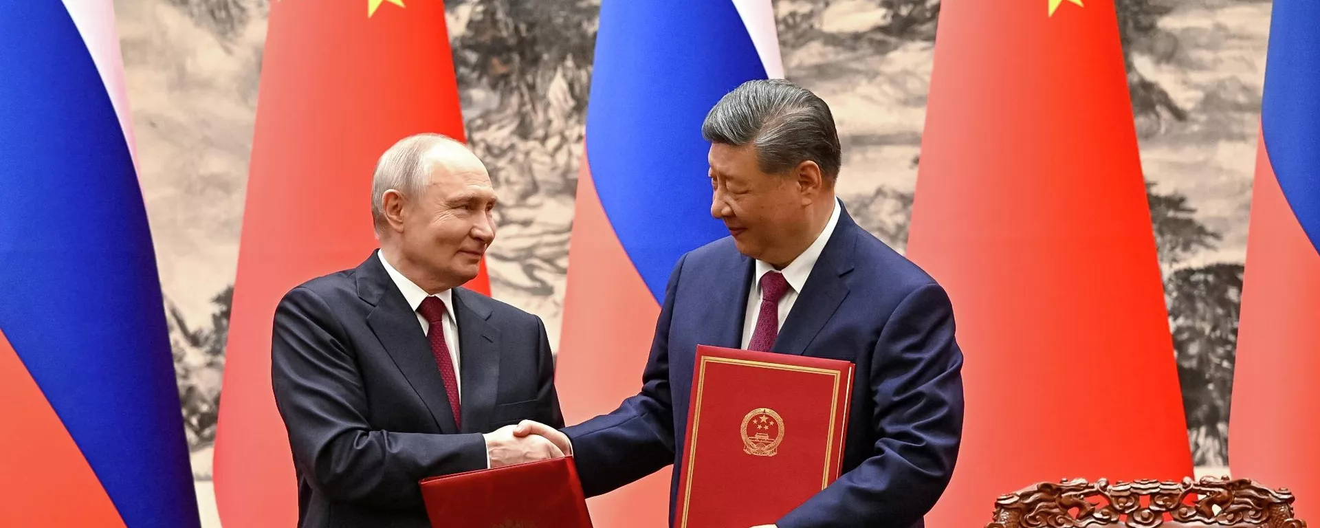 Официальный визит президента РФ Владимира Путина в Пекин — Sputnik Узбекистан, 1920, 20.05.2026