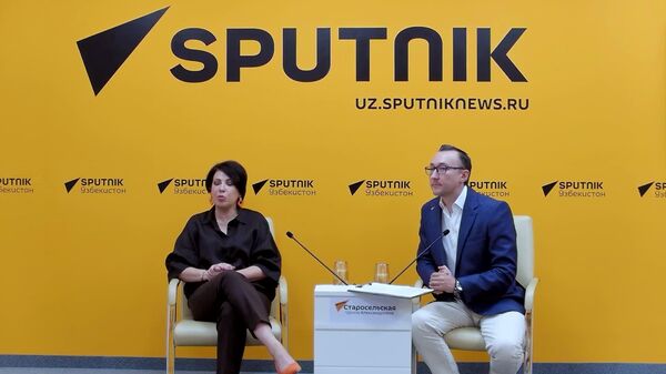 Интерес к книгам на русском языке растет: Русский дом ежегодно передает школам и вузам Узбекистана до 5 тысяч российских книг, рассказала глава представительства Россотрудничества Ирина Старосельская в МПЦ @SputnikUzbekistan - Sputnik Узбекистан