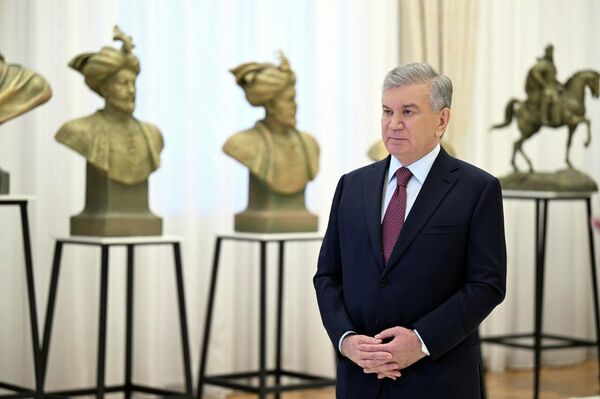 Проекты памятников Захириддину Мухаммаду Бабуру представили президенту Узбекистана Проекты памятников Захириддину Мухаммаду Бабуру представили президенту Узбекистана - Sputnik Узбекистан