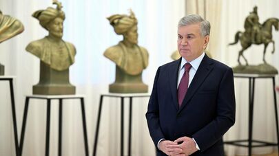Проекты памятников Захириддину Мухаммаду Бабуру представили президенту Узбекистана