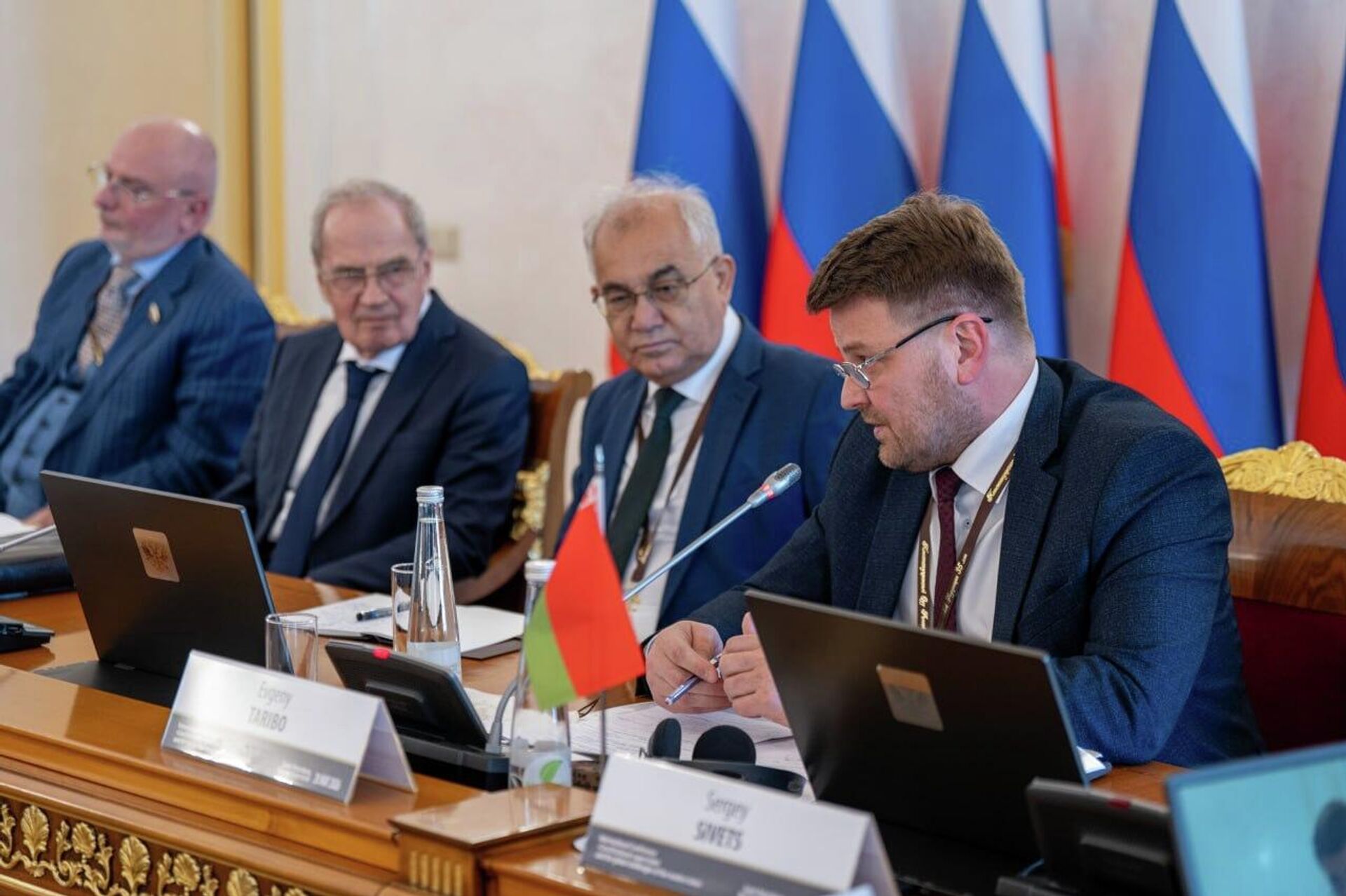 Делегация Узбекистана приняла участие в правовом форуме в Санкт-Петербурге - Sputnik Узбекистан, 1920, 21.05.2026