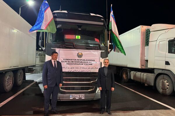Uzbekistan peredal Iranu 15 gruzovikov gumanitarnoy pomoshi - Sputnik O‘zbekiston