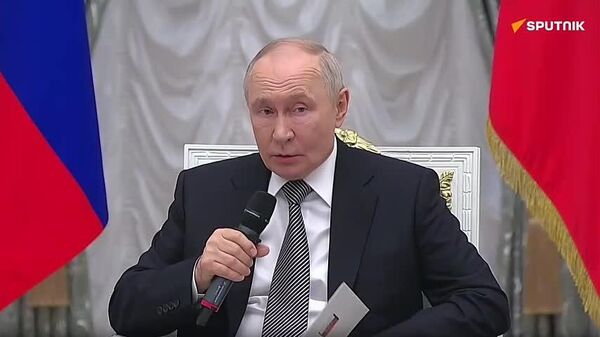 Путин поручил Минобороны России представить предложения по ответу на удар по общежитию в ЛНР - Sputnik Узбекистан