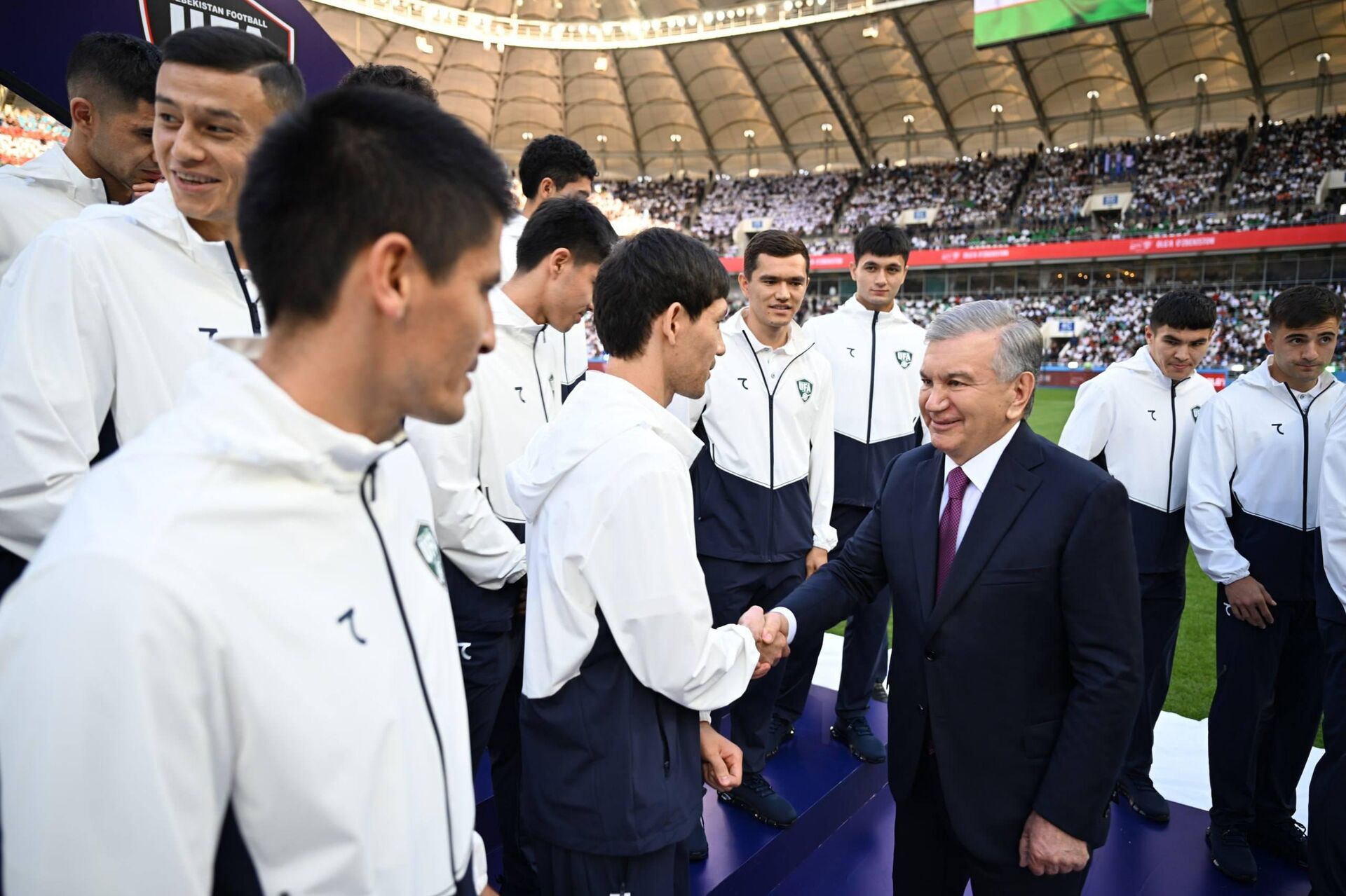 Президент принял участие в церемонии проводов национальной сборной на чемпионат мира. Президент принял участие в церемонии проводов национальной сборной на чемпионат мира. - Sputnik Узбекистан, 1920, 23.05.2026