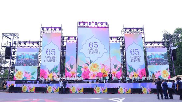 Namangan ofitsialno prevratilsya v svetochnuyu stolitsu: zdes startoval yubileyniy 65-y Mejdunarodniy festival svetov - Sputnik O‘zbekiston