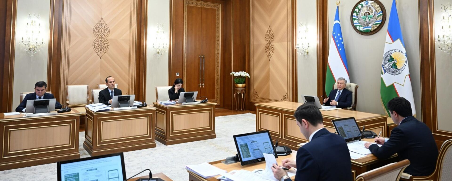 Президент ознакомился с презентацией по поддержке малого и среднего бизнеса  - Sputnik Ўзбекистон, 1920, 26.05.2026