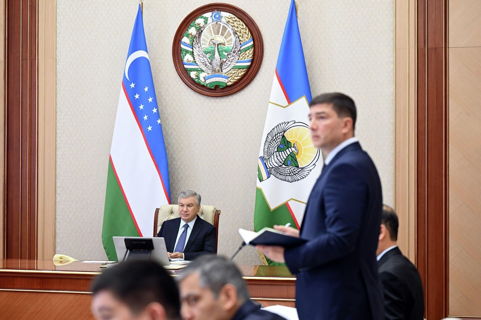 Шавкат Мирзиёев провел совещание по мерам повышения эффективности использования земель водного фонда и селевых вод - Sputnik Узбекистан, 1920, 26.05.2026