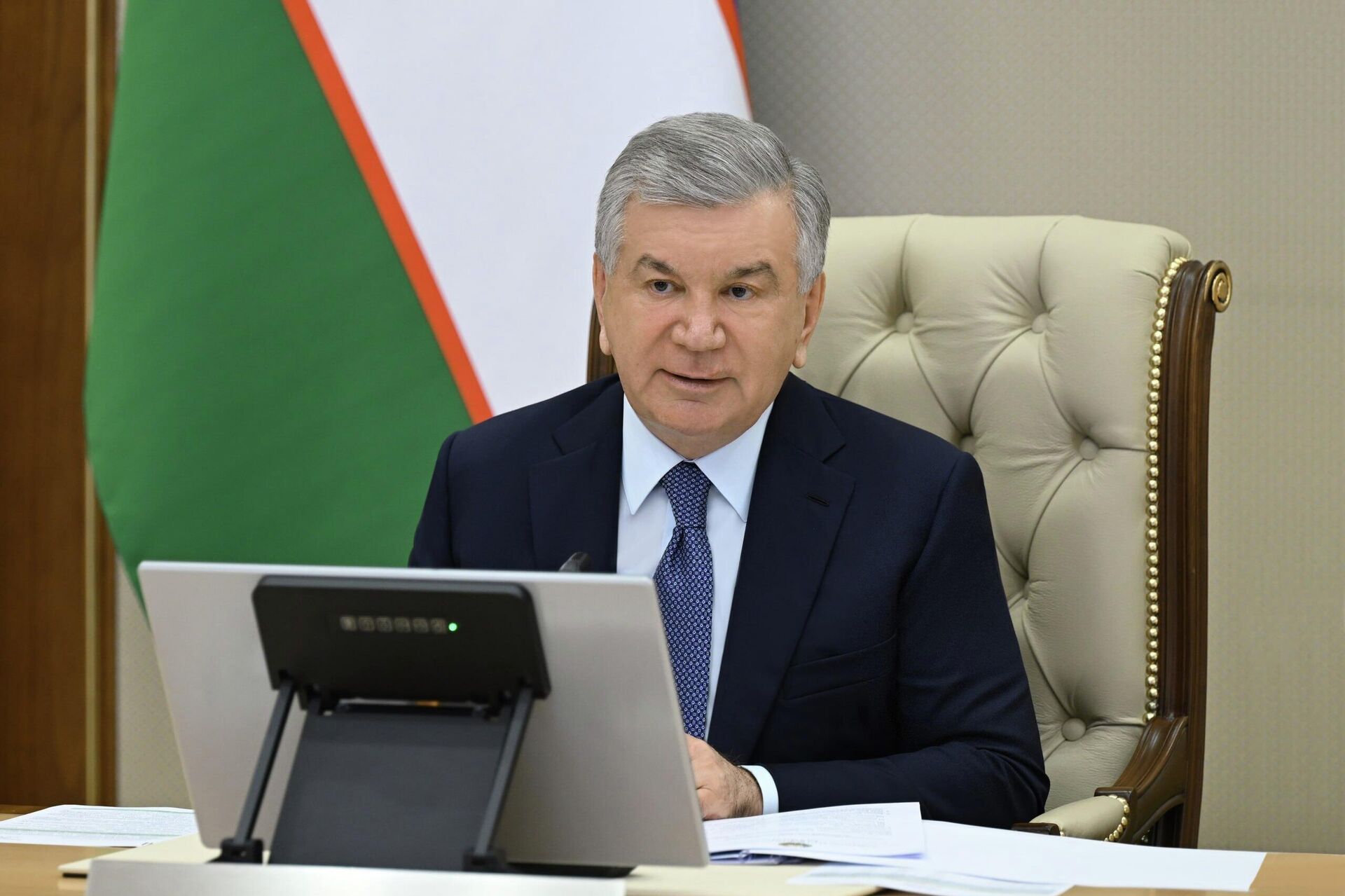 Шавкат Мирзиёев ознакомился с презентацией предложений по расширению финансовой поддержки малого и среднего бизнеса и повышению доступности финансовых услуг Шавкат Мирзиёев ознакомился с презентацией предложений по расширению финансовой поддержки малого и среднего бизнеса и повышению доступности финансовых услуг - Sputnik Узбекистан, 1920, 26.05.2026