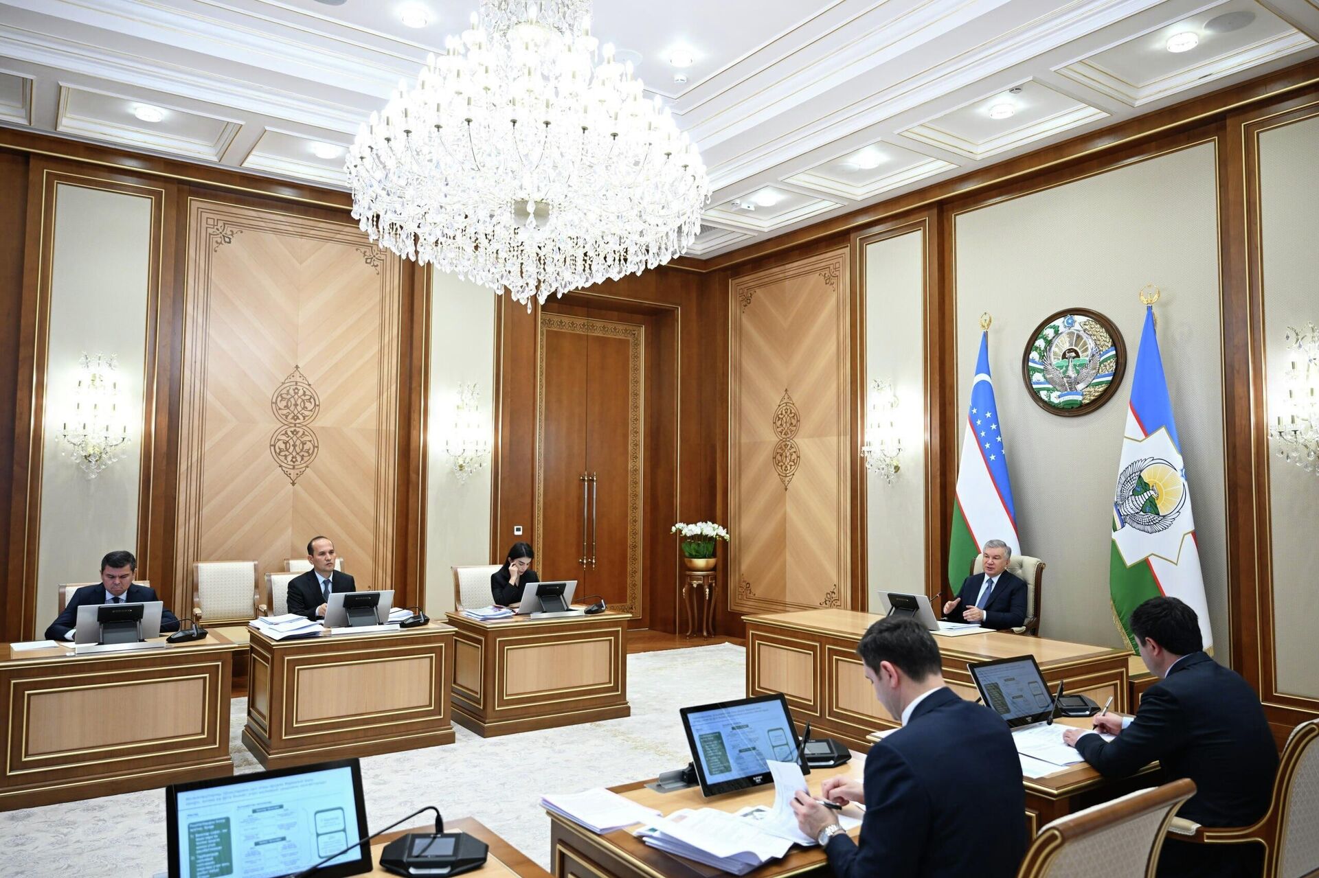 Шавкат Мирзиёев ознакомился с презентацией предложений по расширению финансовой поддержки малого и среднего бизнеса и повышению доступности финансовых услуг Шавкат Мирзиёев ознакомился с презентацией предложений по расширению финансовой поддержки малого и среднего бизнеса и повышению доступности финансовых услуг - Sputnik Узбекистан, 1920, 26.05.2026
