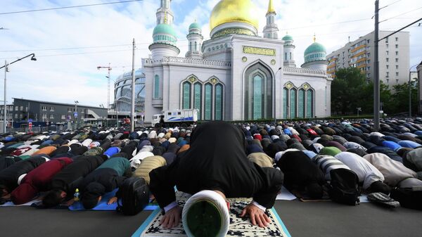 Moskva jome masjidida Qurbon hayiti namozi - Sputnik O‘zbekiston