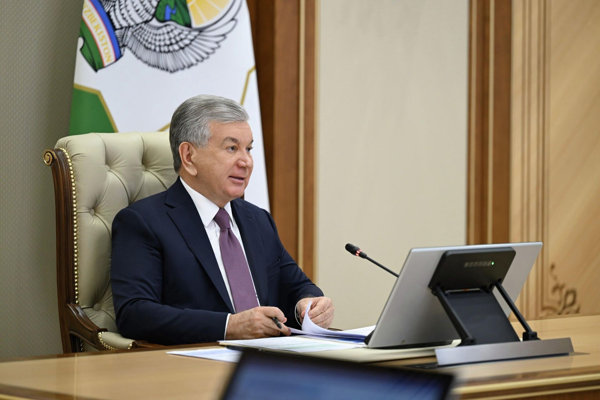 Президент ознакомился с презентацией о реализации новых инвестиционных проектов в угольной промышленности. Президент ознакомился с презентацией о реализации новых инвестиционных проектов в угольной промышленности. - Sputnik Узбекистан, 1920, 27.05.2026