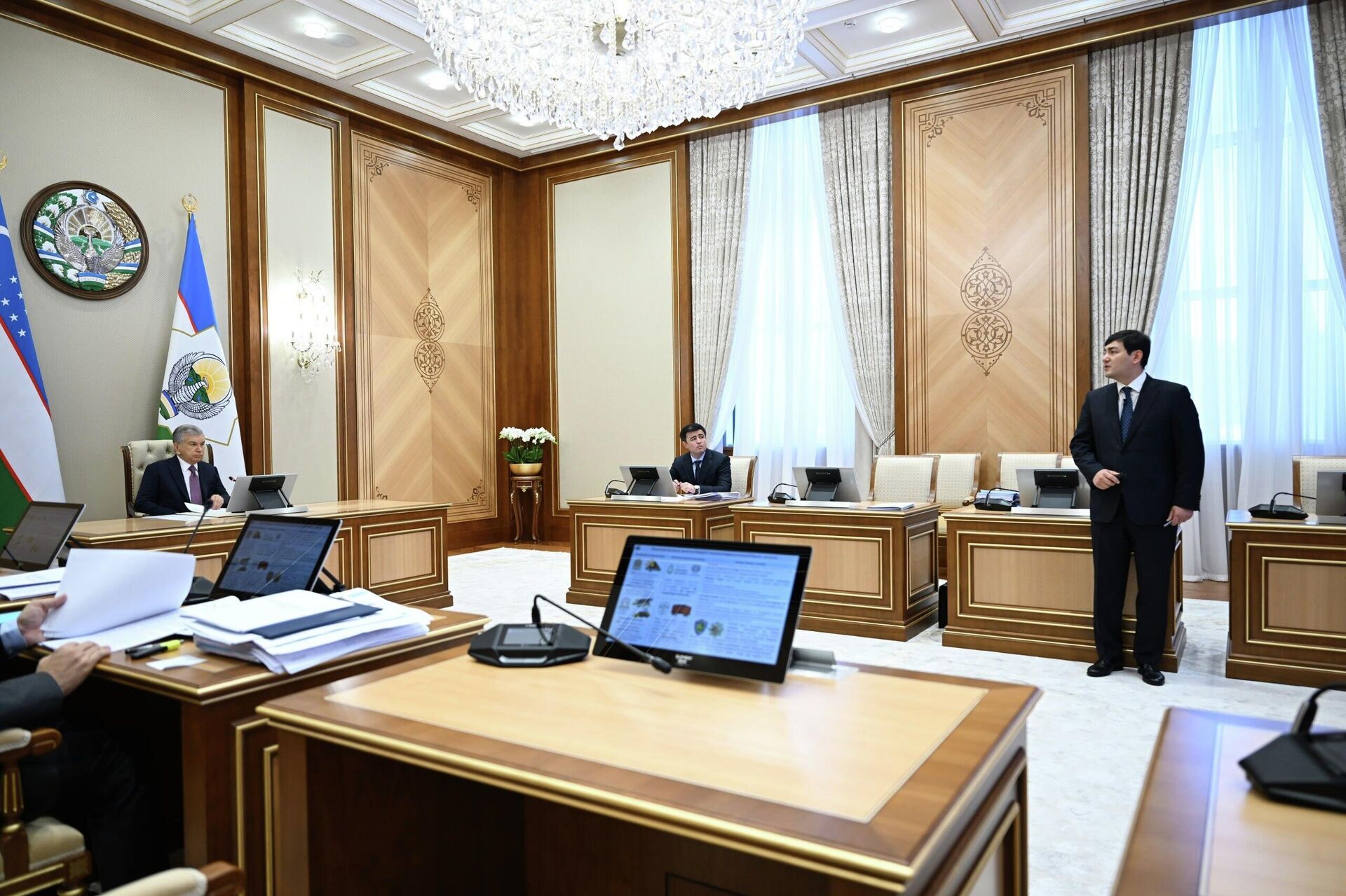 Президент ознакомился с презентацией о реализации новых инвестиционных проектов в угольной промышленности. Президент ознакомился с презентацией о реализации новых инвестиционных проектов в угольной промышленности. - Sputnik Узбекистан, 1920, 27.05.2026
