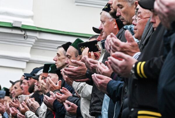 Qozondagi al-Marjoni masjidida Qurbon hayiti namozi - Sputnik O‘zbekiston