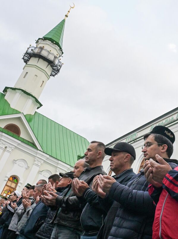 Qozondagi al-Marjoni masjidida Qurbon hayiti namozi - Sputnik O‘zbekiston