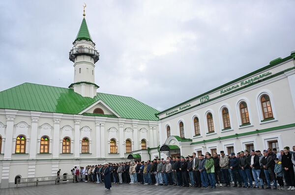 Qozondagi al-Marjoni masjidida Qurbon hayiti namozi - Sputnik O‘zbekiston