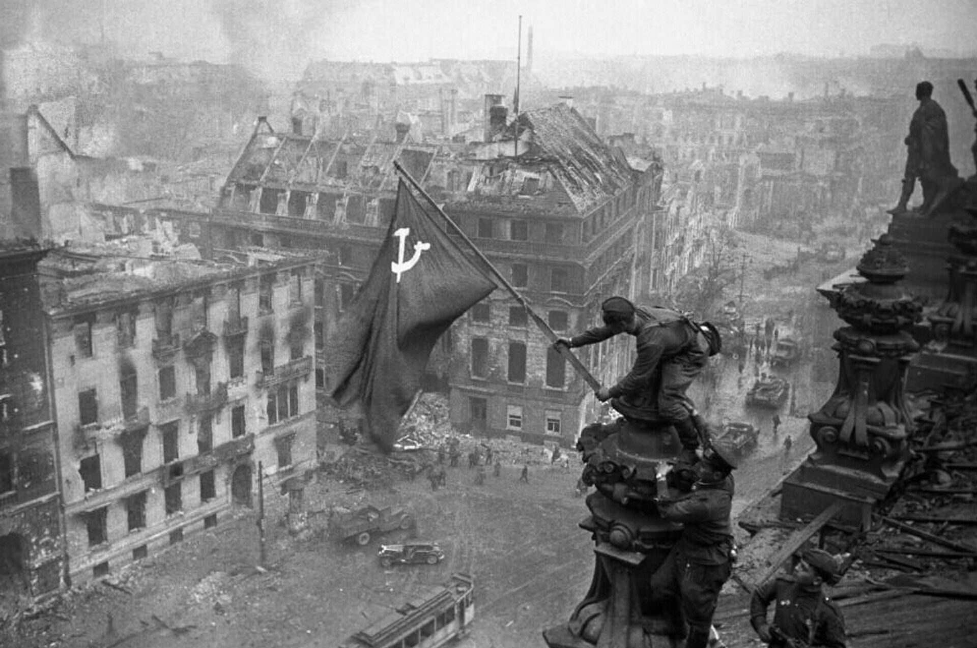 Выставка 85 лет Совинформбюро. Ожившая история. Запечатлённая эпоха в штаб-квартире ООН. - Sputnik Узбекистан, 1920, 29.05.2026