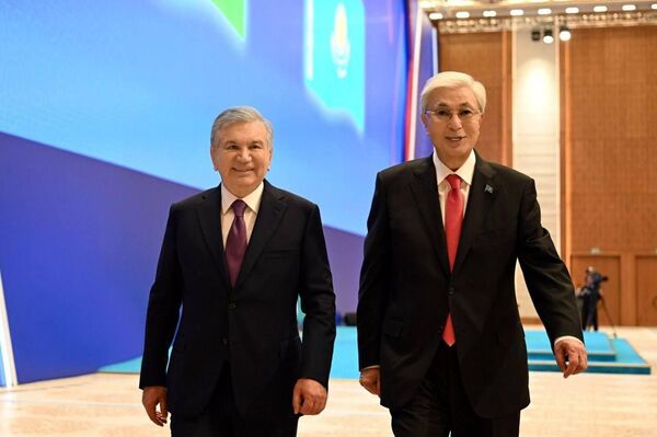 Узбекистан и Казахстан подписали дорожную карту по развитию торгово-экономического сотрудничества Узбекистан и Казахстан подписали дорожную карту по развитию торгово-экономического сотрудничества - Sputnik Узбекистан