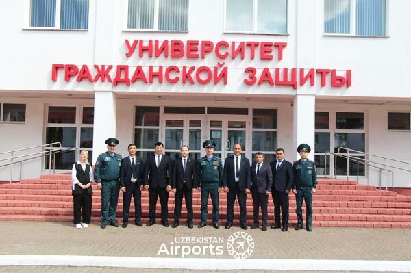 Представители пожарно-спасательных служб аэропортов Узбекистана прошли обучение в Беларуси Представители пожарно-спасательных служб аэропортов Узбекистана прошли обучение в Беларуси - Sputnik Узбекистан