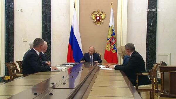 Удар по Старобельску — кровавое преступление, совершенное украинской хунтой, заявил Владимир Путин на совещании по мерам поддержки пострадавших - Sputnik Узбекистан