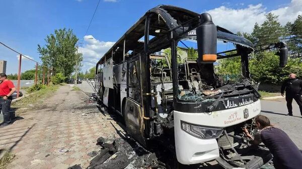 Mesto ataki drona VSU na avtobus Moskva - Simferopol v Yenakiyevo v DNR - Sputnik O‘zbekiston