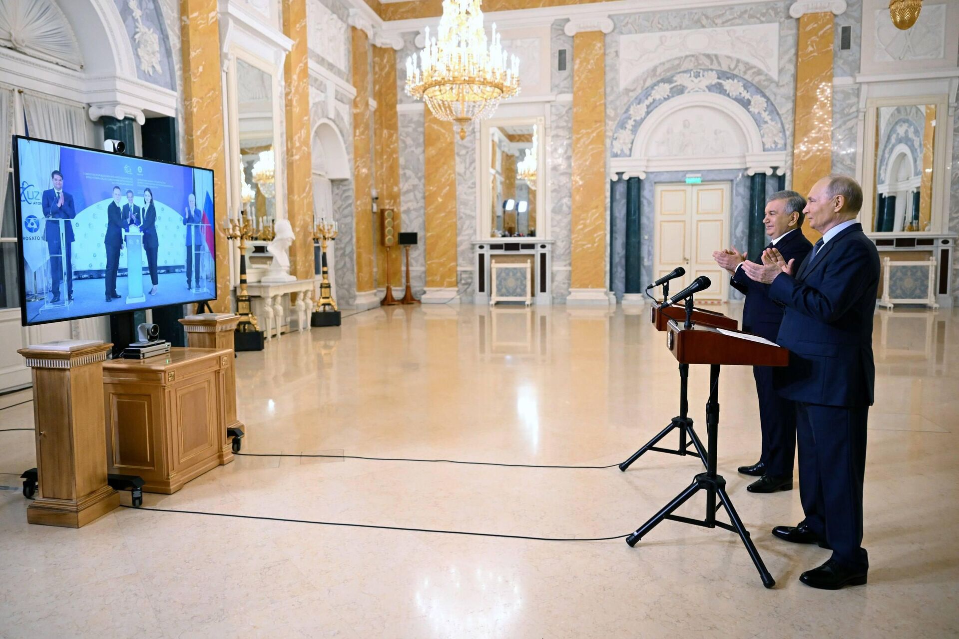 Шавкат Мирзиёев и Владимир Путин дали старт началу строительства АЭС в Узбекистане - Sputnik Узбекистан, 1920, 05.06.2026