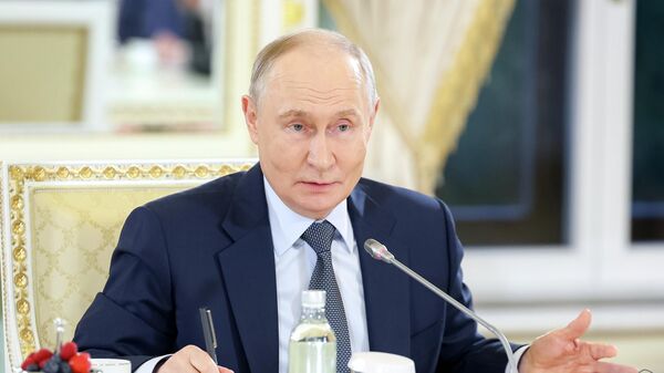 Vstrecha prezidenta RF Vladimira Putina s rukovoditelyami mejdunarodnix informatsionnix agentstv - Sputnik O‘zbekiston