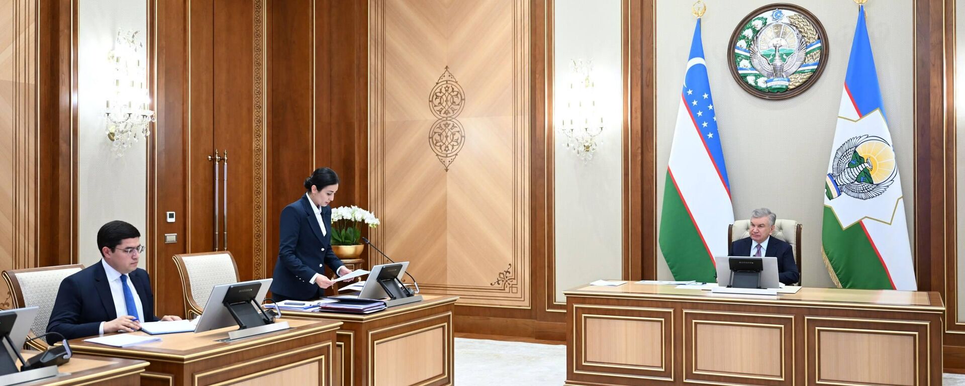 Prezident Shavkat Mirziyoyev oznakomilsya s prezentatsiyey po povisheniyu effektivnosti sistemi komplayens-kontrolya v sudax. - Sputnik O‘zbekiston, 1920, 09.06.2026