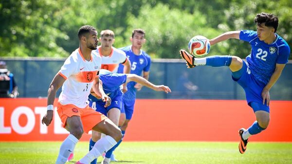 Futbolisti sbornoy Uzbekistana v tovarisheskom matche protiv sbornoy Niderlandov  - Sputnik O‘zbekiston