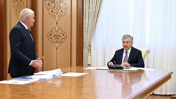 Prezident Shavkat Mirziyoyev oznakomilsya s prezentatsiyey po otdelnim voprosam v sfere oboroni. - Sputnik O‘zbekiston