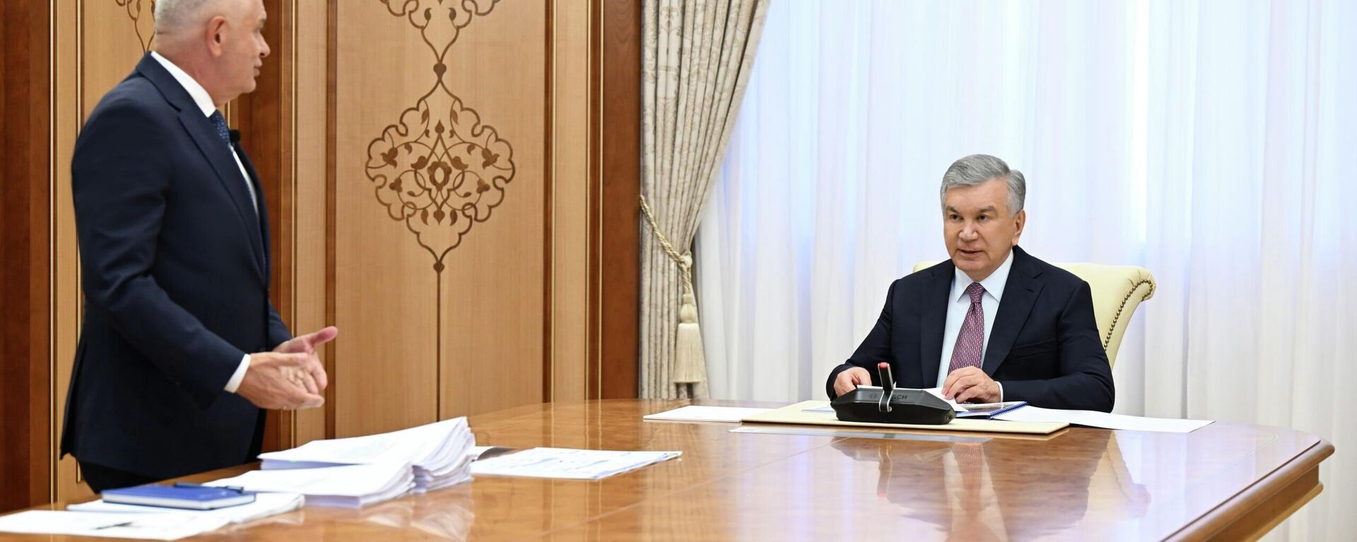 Prezident Shavkat Mirziyoyev oznakomilsya s prezentatsiyey po otdelnim voprosam v sfere oboroni. - Sputnik O‘zbekiston, 1920, 09.06.2026