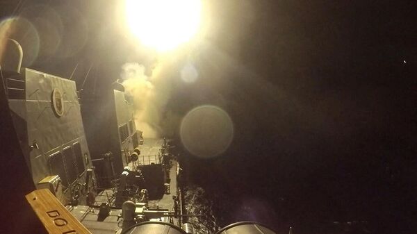 Эсминец USS Michael Murphy (DDG 112) запускает крылатые ракеты Томагавк по нескольким целям в Иране - Sputnik Ўзбекистон