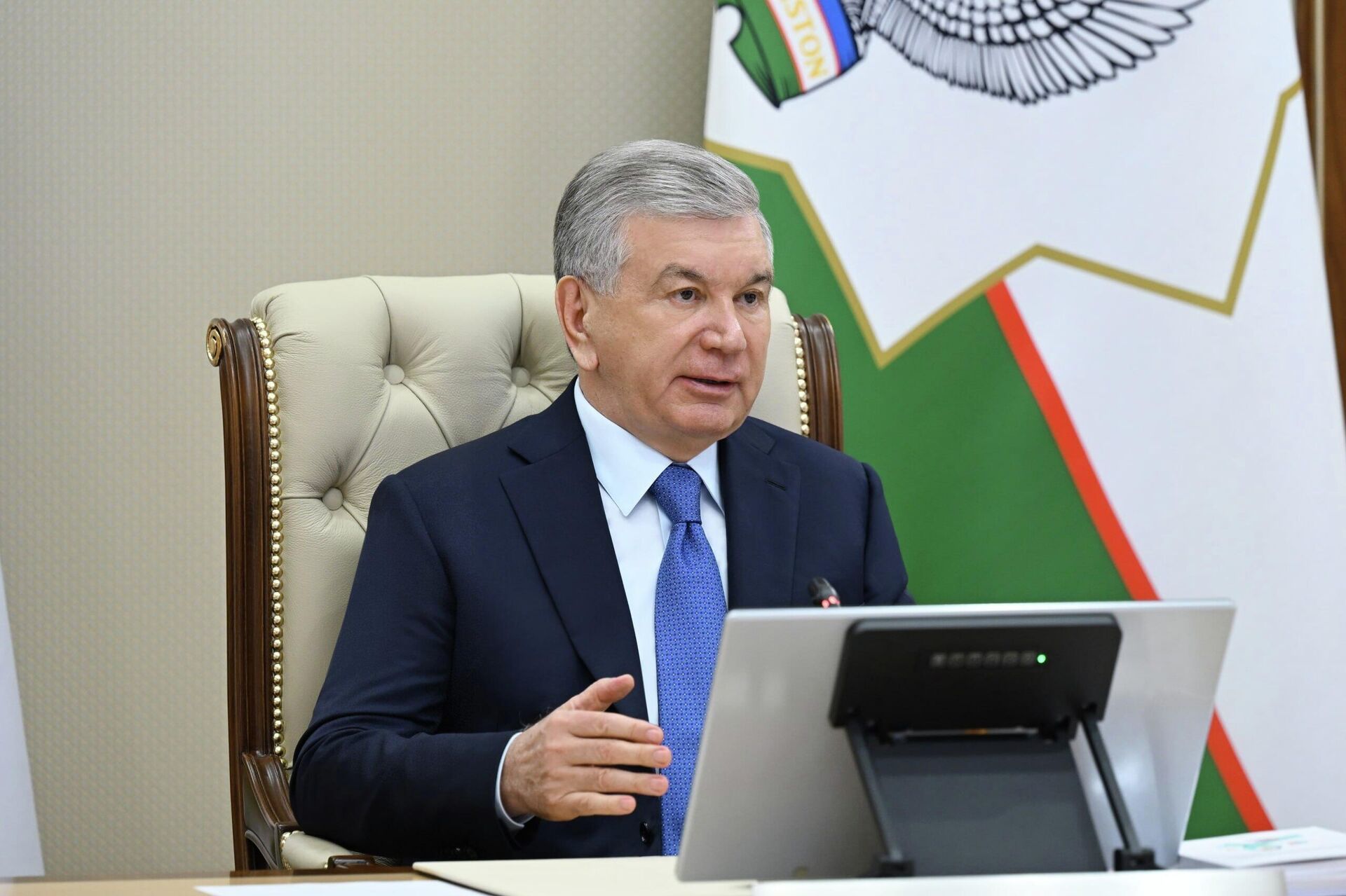 Президент ознакомился с презентацией предложений по совершенствованию системы онкологической и гематологической медицинской помощи и паллиативной службы. Президент ознакомился с презентацией предложений по совершенствованию системы онкологической и гематологической медицинской помощи и паллиативной службы. - Sputnik Узбекистан, 1920, 12.06.2026