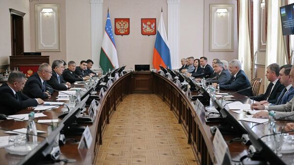 Встреча губернатора Воронежской области РФ Александра Гусева заместителем премьер-министра Узбекистана Ачилбаем Раматовым - Sputnik Узбекистан