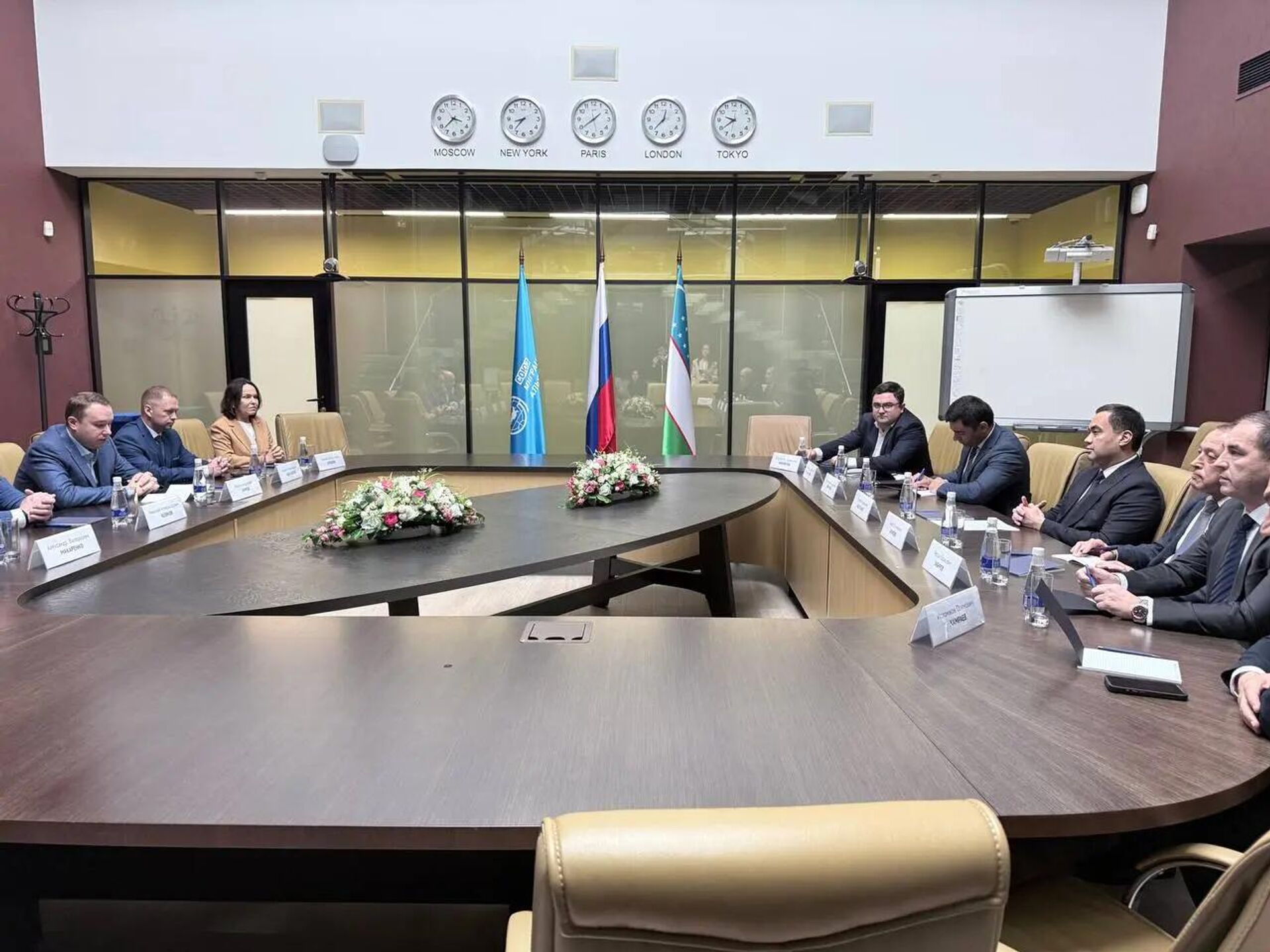 Делегация Узбекистана провела переговоры в Санкт-Петербурге по вопросам трудовой миграции и защиты прав граждан. Делегация Узбекистана провела переговоры в Санкт-Петербурге по вопросам трудовой миграции и защиты прав граждан. - Sputnik Узбекистан, 1920, 12.06.2026