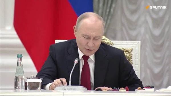 Россия очень активно работает над производством FPV-дронов и дронов с ИИ, заявил Путин - Sputnik Узбекистан