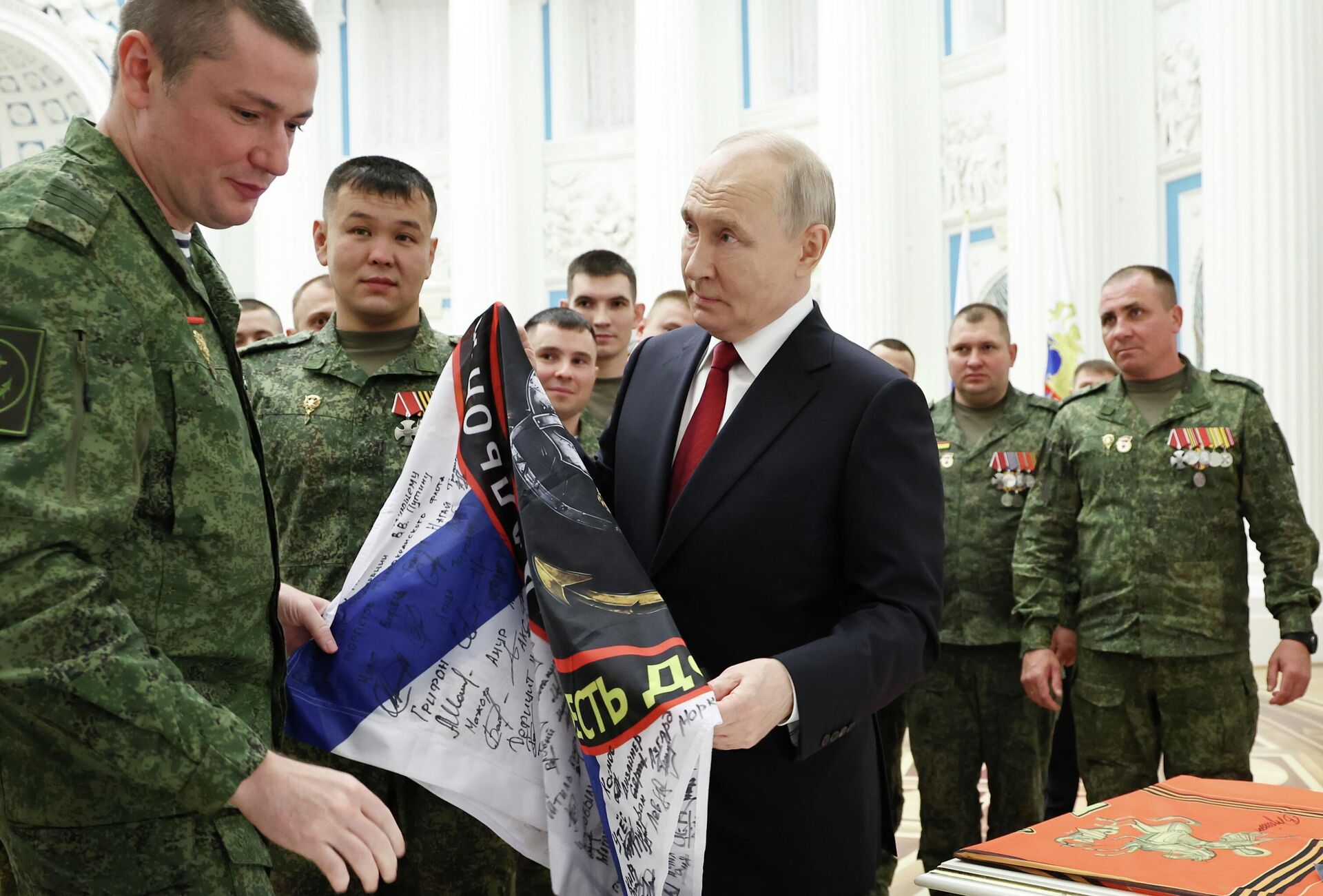 Встреча президента РФ Владимира Путина с участниками СВО - Sputnik Ўзбекистон, 1920, 13.06.2026