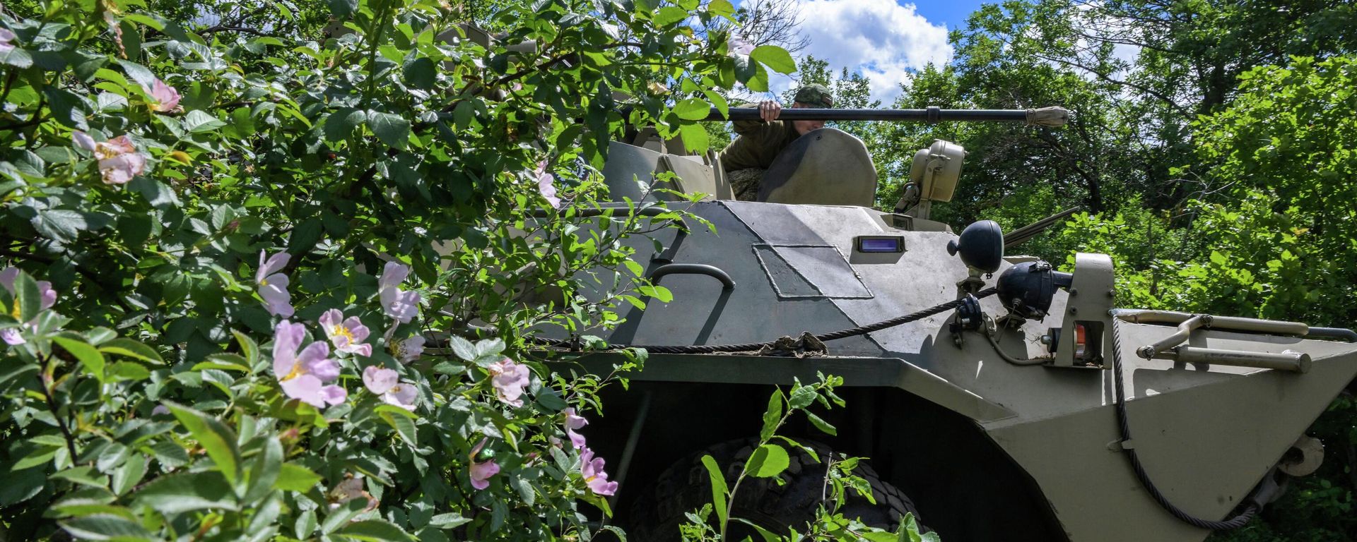 Voyennie avtomobilisti gruppirovki voysk Zapad v LNR - Sputnik O‘zbekiston, 1920, 19.07.2026