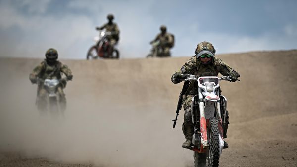 Boyevoe slajivanie 7-y otdelnoy motostrelkovoy brigadi gruppirovki voysk Yug v zone SVO - Sputnik O‘zbekiston