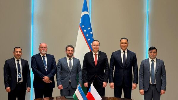 АО Узбекистон темир йуллари и Škoda Transportation договорились о поставке 10 электропоездов - Sputnik Ўзбекистон