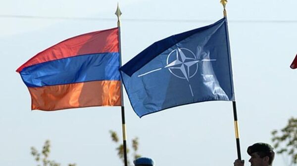 Флаги Армении и НАТО  - Sputnik Узбекистан