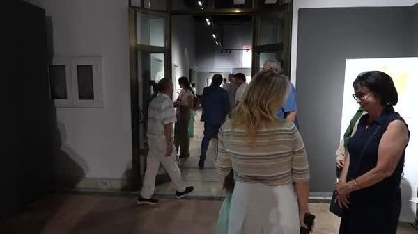 В Ташкентском доме фотографии открылась персональная выставка графических работ народного художника Узбекистана Анвара Мамаджанова Дети войны - Sputnik Узбекистан