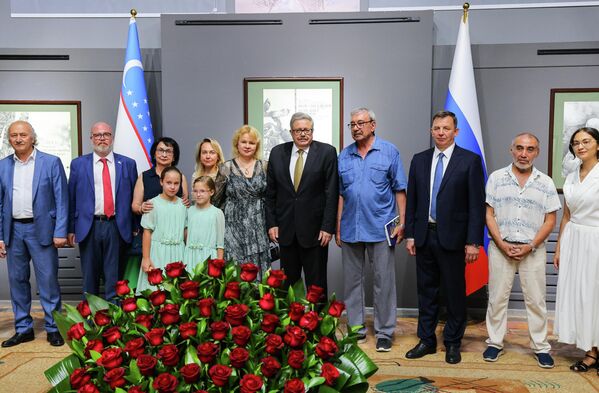 Выставка Анвара Мамаджанова Дети войны, посвященная 85-й годовщине начала Великой Отечественной войны из цикла Завещано помнить! в Ташкенте - Sputnik Узбекистан