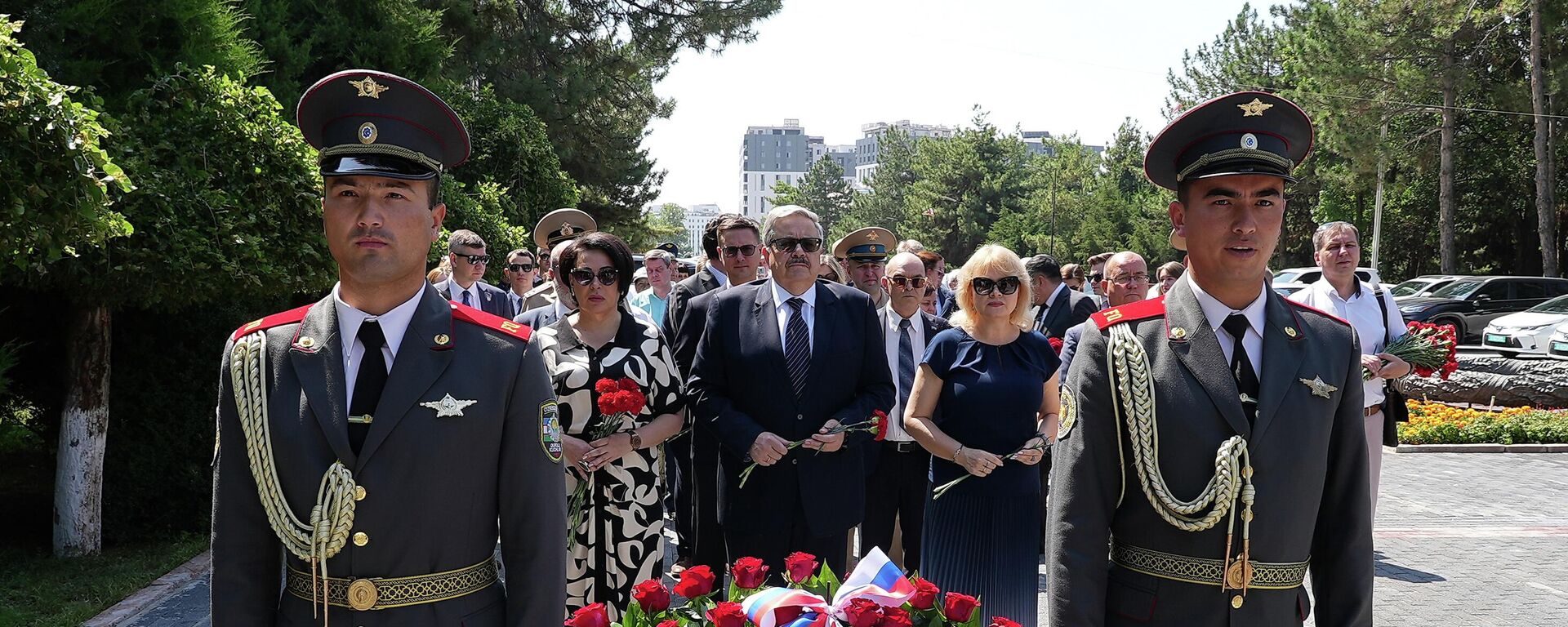 Vozlojenie svetov na 85-yu godovshinu nachala Velikoy Otechestvennoy voyni - Sputnik O‘zbekiston, 1920, 22.06.2026