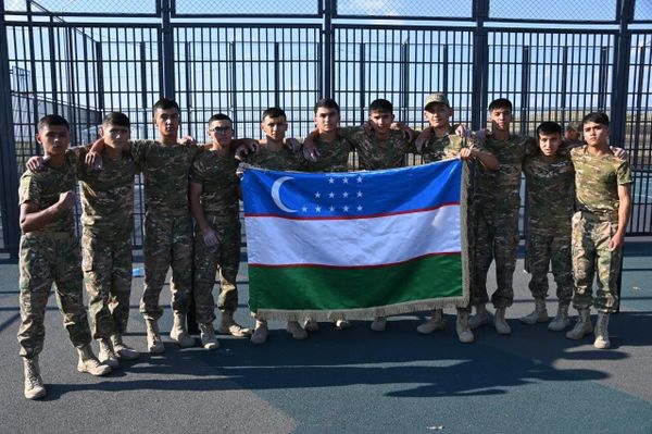 Команда из Узбекистана принимает участие в военно-патриотическом сборе молодежи Айбын-2026 в Казахстане - Sputnik Узбекистан
