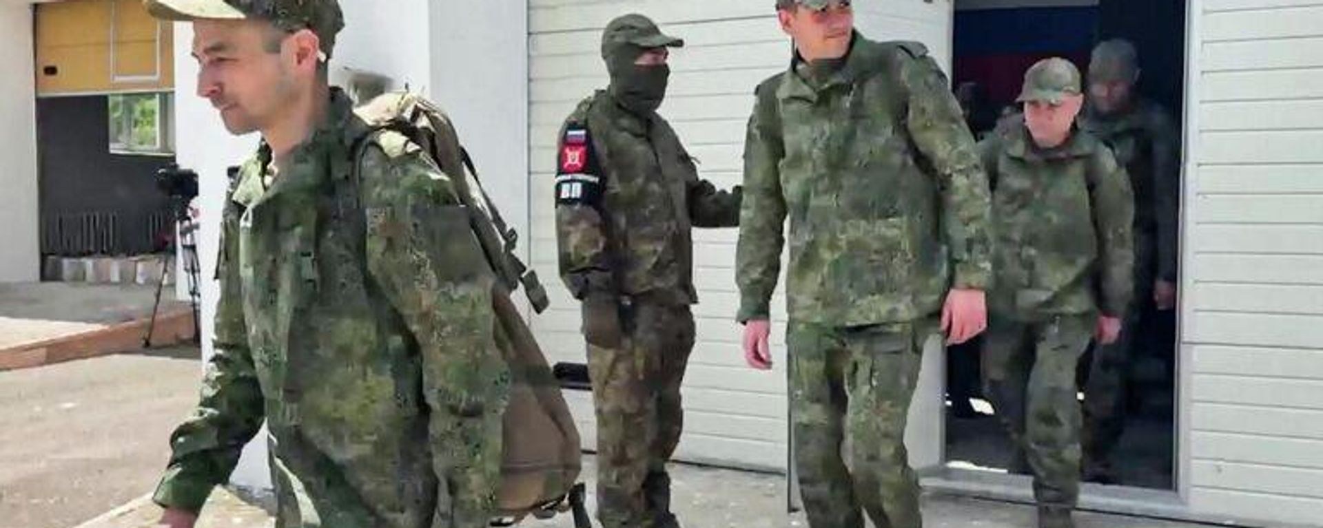 Возвращенные из украинского плена российские военнослужащие. Скриншот видео - Sputnik Узбекистан, 1920, 26.06.2026